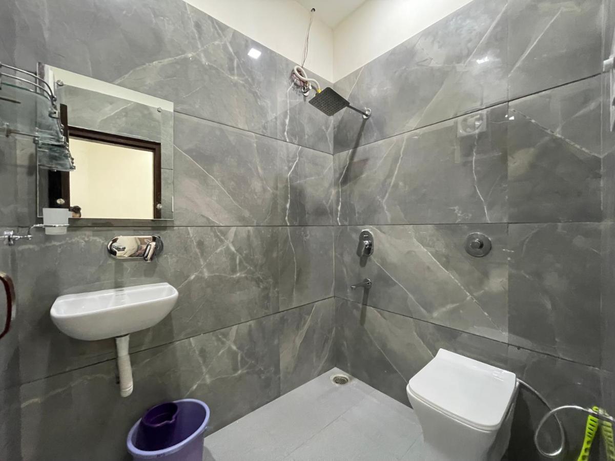 Homestay Comforts 500M From Amritsar Airport Luaran gambar