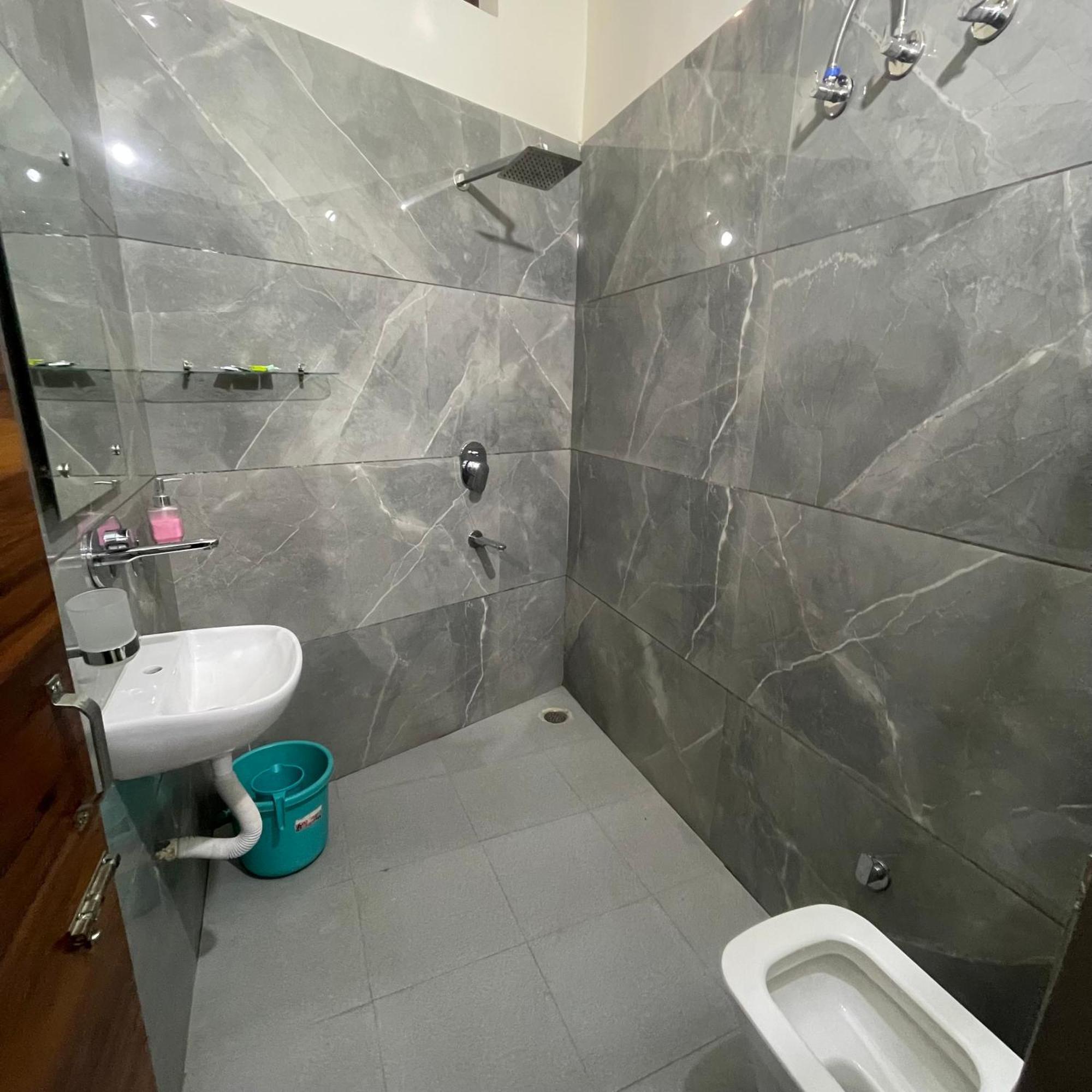 Homestay Comforts 500M From Amritsar Airport Luaran gambar